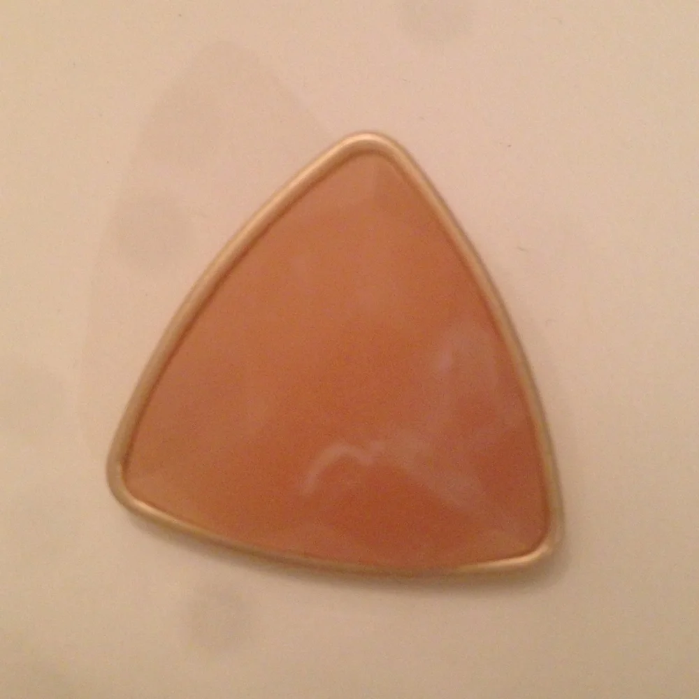 Peachy‎ Triangle Stud Earrings